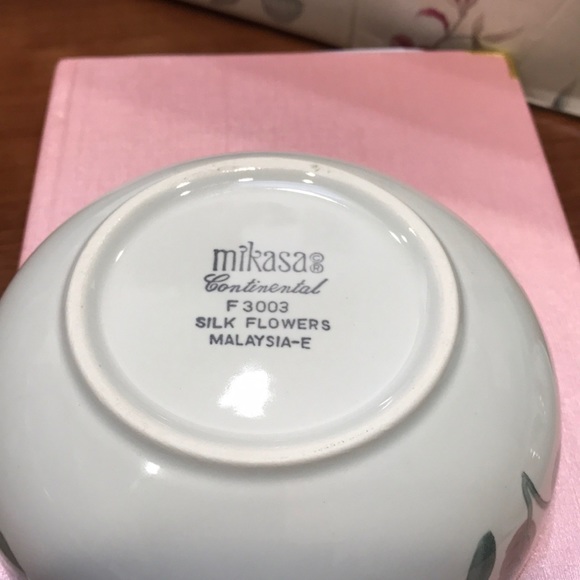 NWT Porcelain covered box-Silk Flowers by Mikasa - Picture 5 of 11